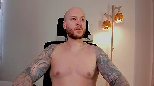 Pokazy przed kamerką – AdamMeyer_10