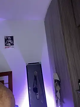 Taylor_DiamondBoy Live XXX-Chat