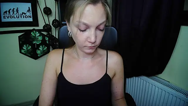 Chatroom XXX en direct de EmillyPlay
