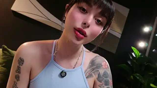 LetisiaRocksのライブXXXチャット
