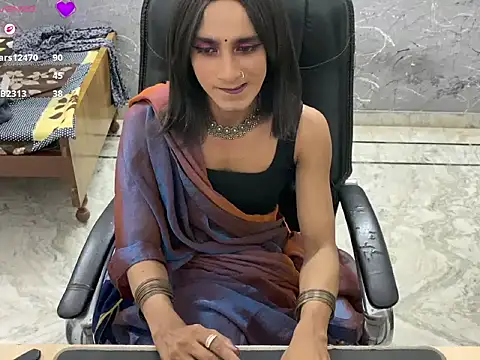 LuvLayla XXX чат на живо