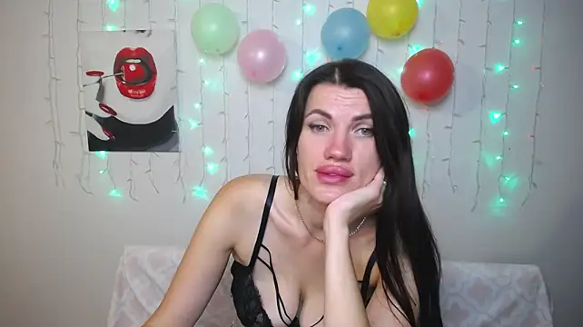Chat +18 de MilaLoona ao vivo