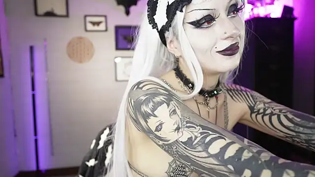 insania_9999_'s Live XXX Chat