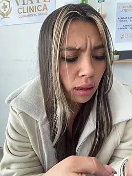 LIZ-06_ Show in webcam