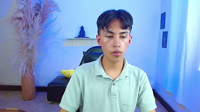 XXX chat uživo modela angelocum18
