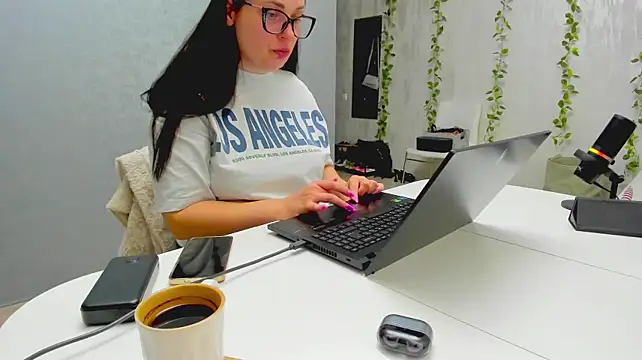 Chatroom XXX en direct de Yesss_Lilith