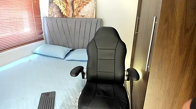 estiviiのライブXXXチャット