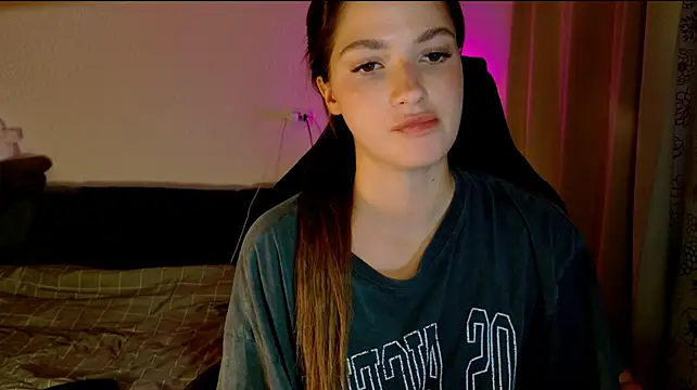 צ'אט XXX בשידור חי של KiraVair