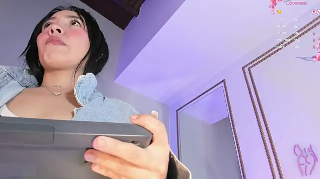 AlannaJoness' Live XXX Chat