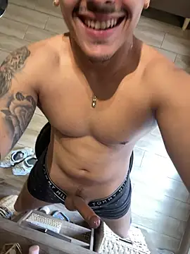 tunastypapi Chat XXX in diretta