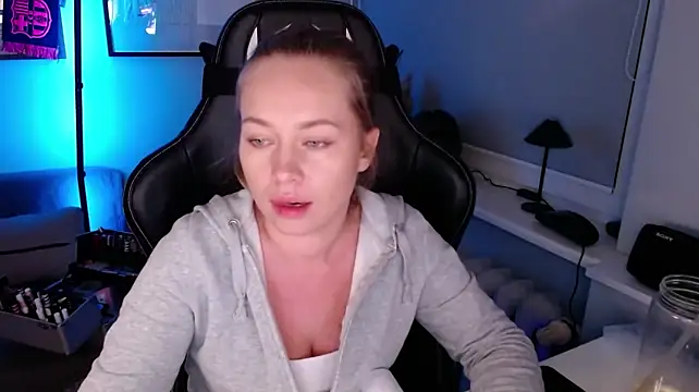 holly_xglam élő XXX-chatje