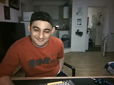 Онлайн чат XXX mihaimichael