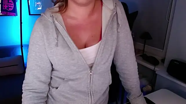 Chat +18 de holly_xglam ao vivo