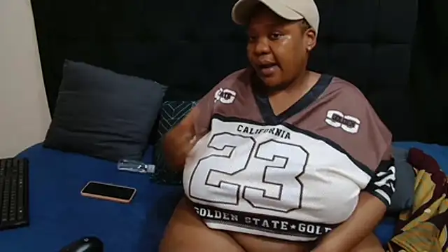 CaramelBootty live XXX chat