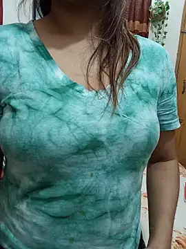 Tanha18 লাইভ XXX চ্যাট