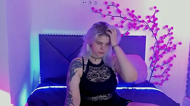 JoannLowe – Naživo XXX chat