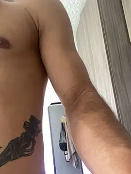 Taylor_DiamondBoy élő XXX-chatje