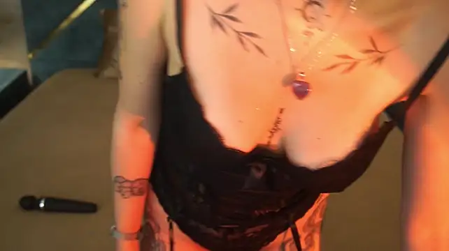 NikkiGoldSide Chat XXX live