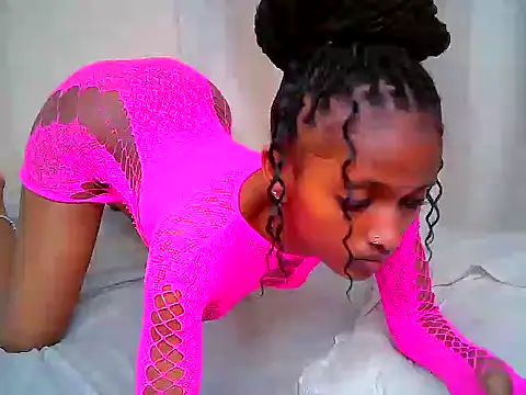 Qute_nimple Chat XXX in diretta