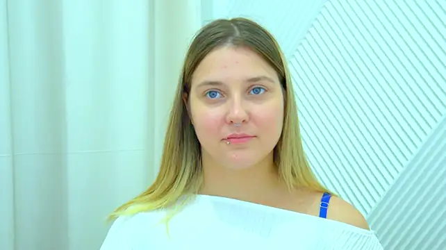 TinnaBurton élő XXX-chatje