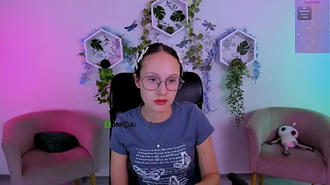 צ'אט XXX בשידור חי של mona_cloud