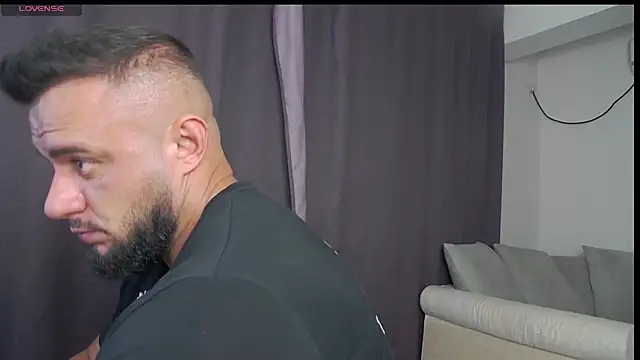 XXX chat uživo modela RickyMiami1