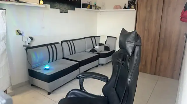 XXX chat uživo modela Kisan_Smith
