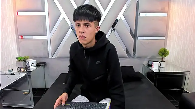 MikeHunteer Live XXX-Chat