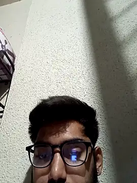 dhruvplayboy Adlı Modelin Canlı XXX Sohbeti