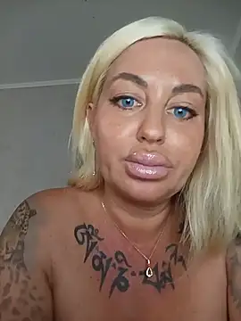 Show modela MiaMooly na web-kameri