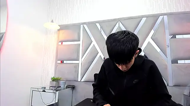 MikeHunteer XXX чат на живо