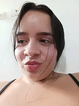 Julieth_hot-69's Live XXX Chat