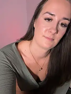 EllaMae's Live XXX Chat