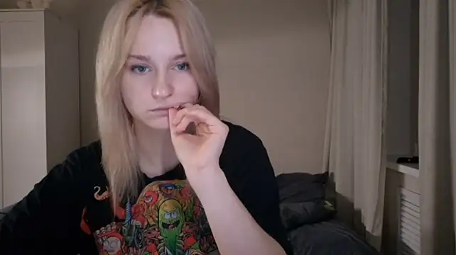 XXX chat uživo modela BloomMoon