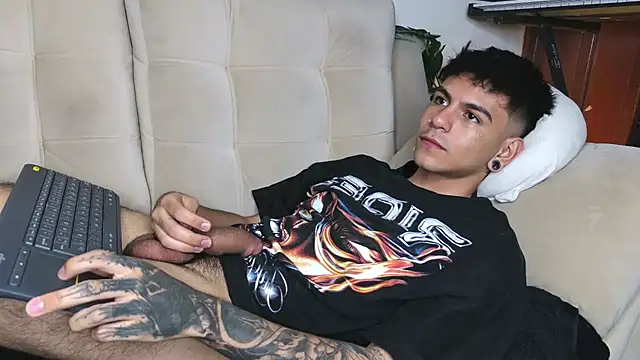 Austin_falcon Adlı Modelin Canlı XXX Sohbeti