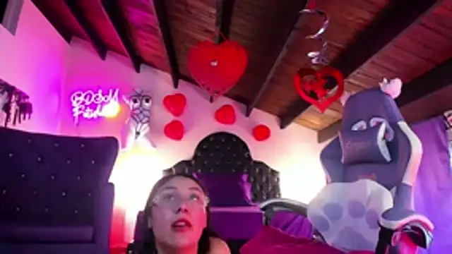 CristalZafiro Adlı Modelin Canlı XXX Sohbeti