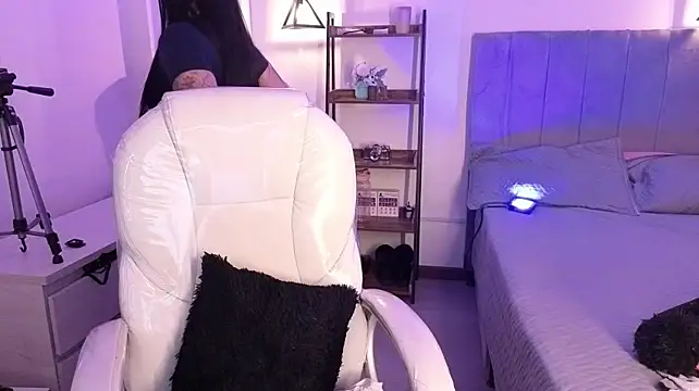 Онлайн чат XXX iam_sofiia