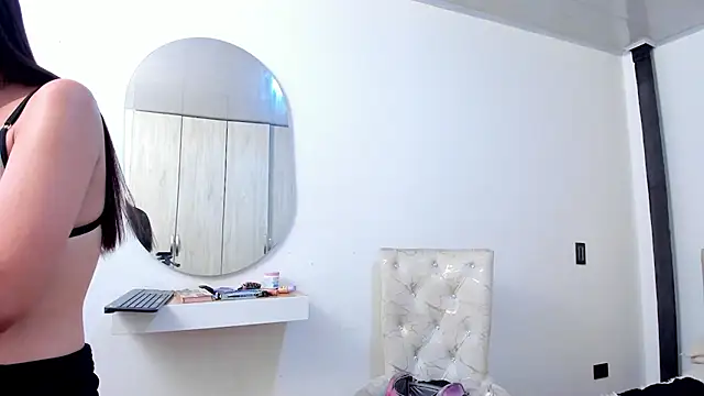 pinky_f00x's Live XXX Chat