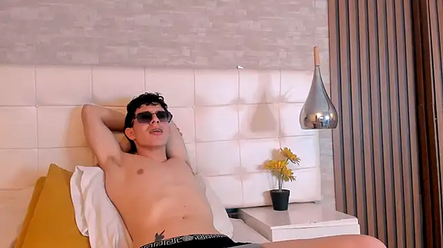 Show modela TheGhostforeeonss na web-kameri