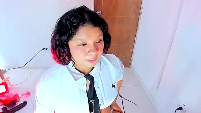 Emily_Coper18 Adlı Modelin Canlı XXX Sohbeti