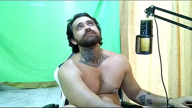 Chat +18 de aronmiller404 ao vivo