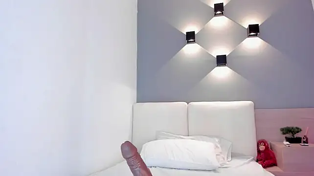Tina_curly Chat XXX in diretta