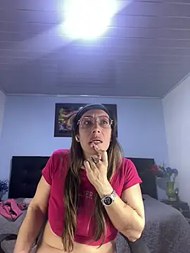 kaylaMinov_ élő XXX-chatje