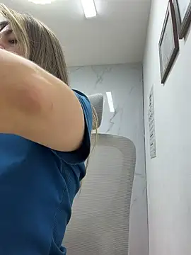 alicee16 Show in webcam