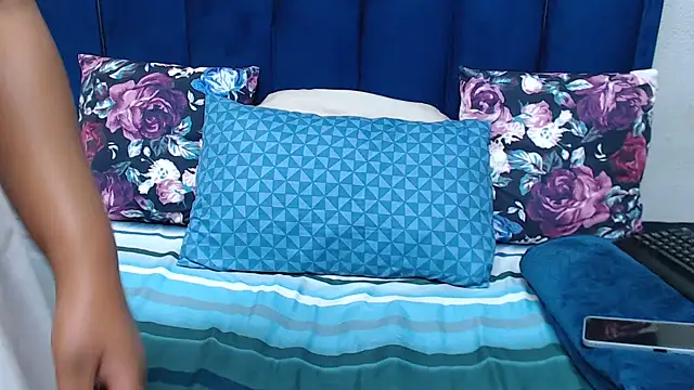 Chat +18 de HotSmallTits ao vivo