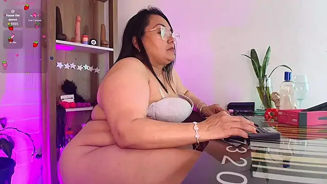 Chat +18 de EllenaBoobs_ ao vivo