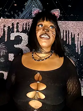 AmazonianMistress élő XXX-chatje