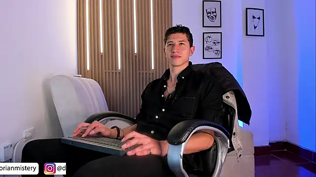Dorianmistery2322_'s Webcam Show