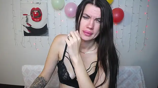 MilaLoona Chat XXX in diretta