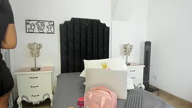 ChikiBom28's Live XXX Chat
